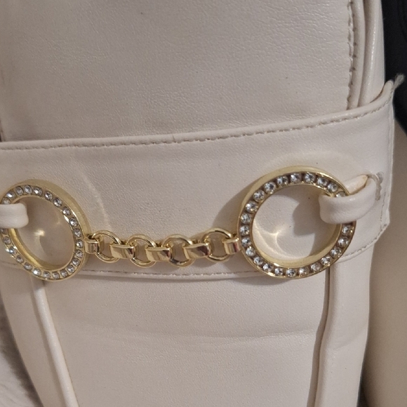 Zara Women's Cream Loafers with Gold Accent - Picture 4 of 6